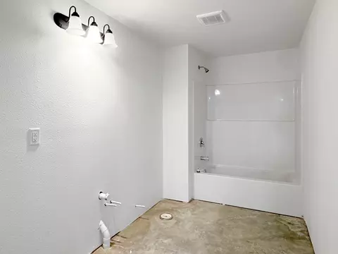 Bath - 122 2nd St E, Tracy, MN 56175 photo 5 of 5