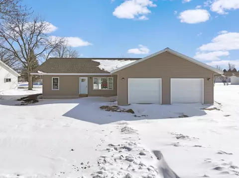 Exterior - 122 2nd St E, Tracy, MN 56175 photo 2 of 5