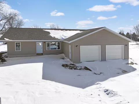 Exterior - 122 2nd St E, Tracy, MN 56175 photo 3 of 5