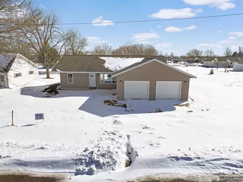 Exterior - 122 2nd St E, Tracy, MN 56175 photo 4 of 5