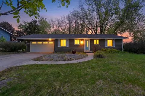 8241 Innsdale Ave S, Cottage Grove, MN 55016