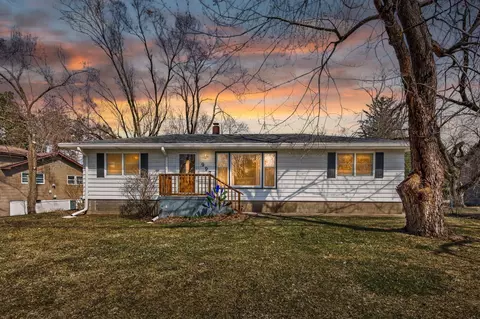 997 Rivercrest Rd N, Lakeland, MN 55043