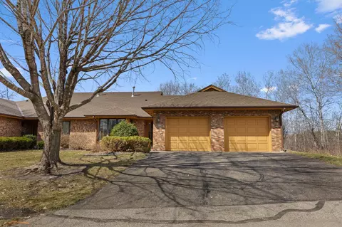 19 Anemone Cir, North Oaks, MN 55127