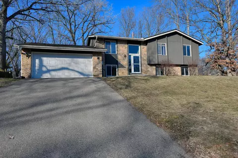 12102 Red Oak Ct S, Burnsville, MN 55337