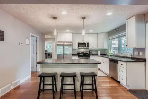 3142 Grimes Ave N, Robbinsdale, MN 55422