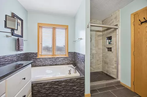 Bath - 2846 33rd St S, Fargo, ND 58103 photo 5 of 9