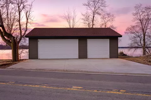 3990 Cannon Lake Trl, Faribault, MN 55021