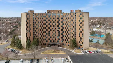 1181 Edgcumbe Rd #1712, Saint Paul, MN 55105