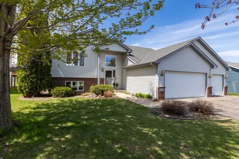 936 S Chestnut St, Belle Plaine, MN 56011