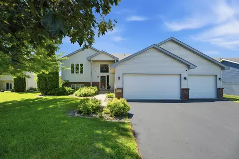 936 S Chestnut St, Belle Plaine, MN 56011