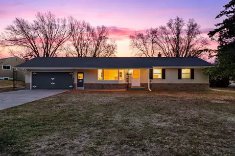 2460 E Meadow Dr, North Saint Paul, MN 55109