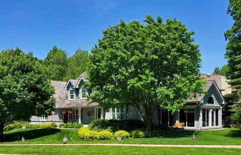1001 Walden Ct, Burnsville, MN 55337