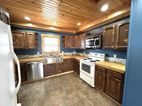 Kitchen - 638 E James St, Ely, MN 55731 photo 1 of 1
