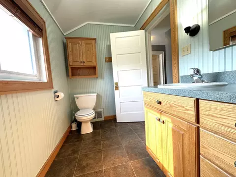 Bath - 638 E James St, Ely, MN 55731 photo 2 of 3
