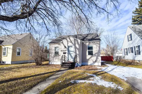 917 Main Ave N, Thief River Falls, MN 56701