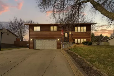 530 Cindy Ln, Owatonna, MN 55060