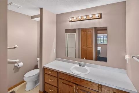 Bath - 11615 Parkview Dr, Becker, MN 55308 photo 2 of 4