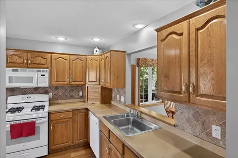 Kitchen - 11615 Parkview Dr, Becker, MN 55308 photo 2 of 7