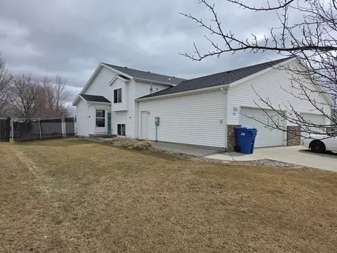 814 Woodbridge Cir, Dilworth, MN 56529