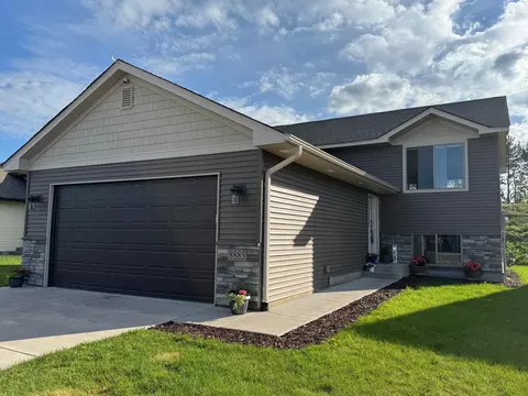 8885 Parkview Cir, Chisago City, MN 55013