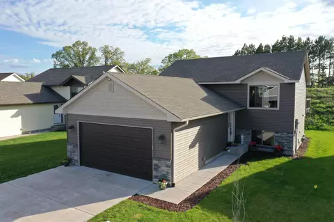 8885 Parkview Cir, Chisago City, MN 55013