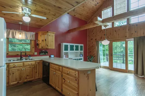 Kitchen - 30472 Lightning Pass, Cushing, MN 56443 photo 3 of 5