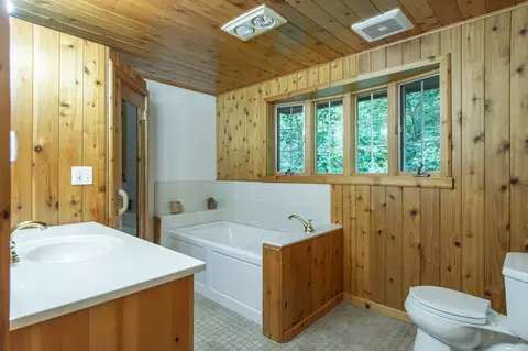 Bath - 30472 Lightning Pass, Cushing, MN 56443 photo 2 of 4