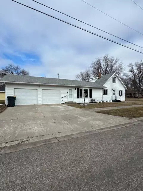 222 Washington Ave, Hatton, ND 58240