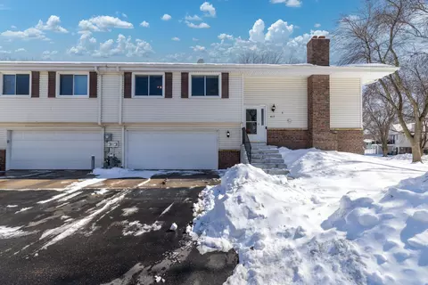 817 Evergreen Cir, Burnsville, MN 55337