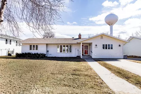 207 4th Ave SE, Hillsboro, ND 58045