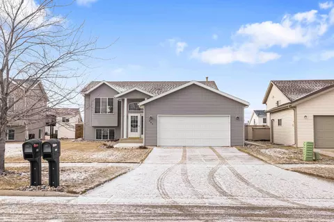 989 39th Ave W, West Fargo, ND 58078