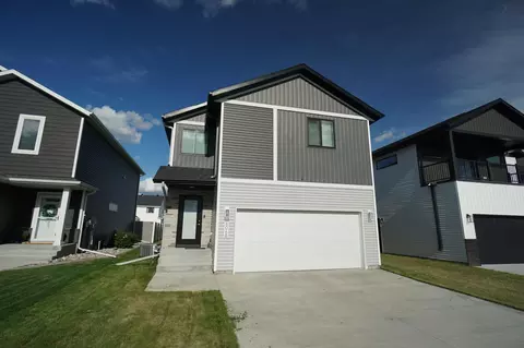 8068 Goldfinch Dr, Horace, ND 58047