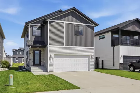 8068 Goldfinch Dr, Horace, ND 58047