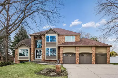 9118 Victoria Dr, Eden Prairie, MN 55347