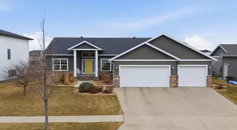 2218 41st St S, Moorhead, MN 56560
