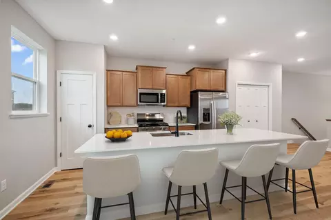 10366 Birchwood Cir, Chaska, MN 55318