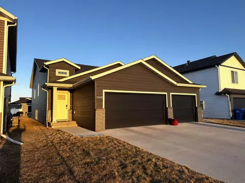 3692 Chinook Dr S, Fargo, ND 58104