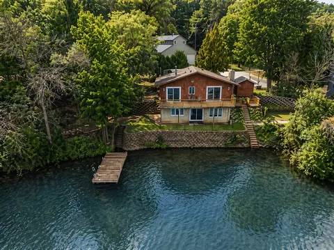 40402 Ryans Bay Rd, Zumbro Falls, MN 55991