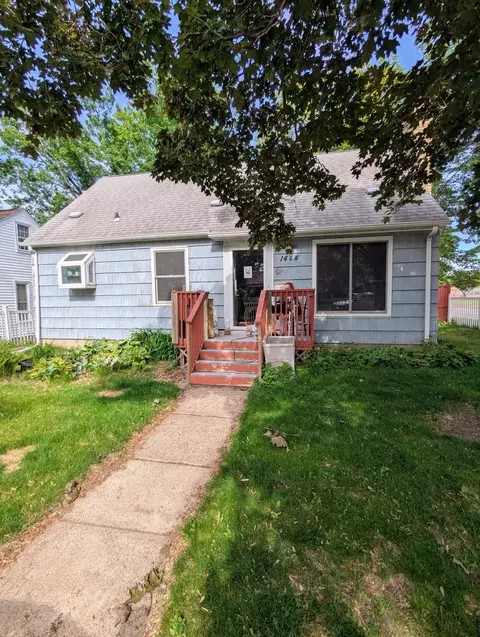 1444 Saint Albans St N, Saint Paul, MN 55117