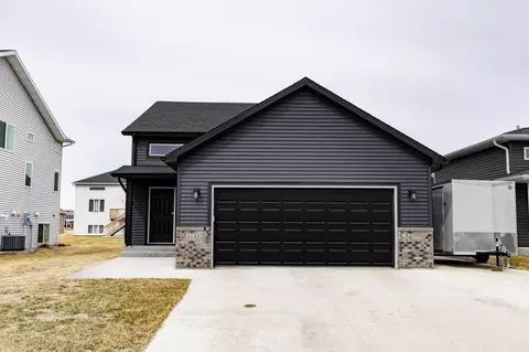 1132 46th Ave S, Moorhead, MN 56560