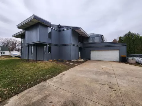 206 E Luella St, Le Roy, MN 55951