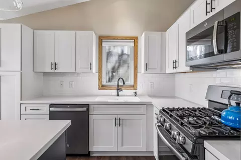 Kitchen - 13964 Dander Ct, Rosemount, MN 55068 photo 4 of 7
