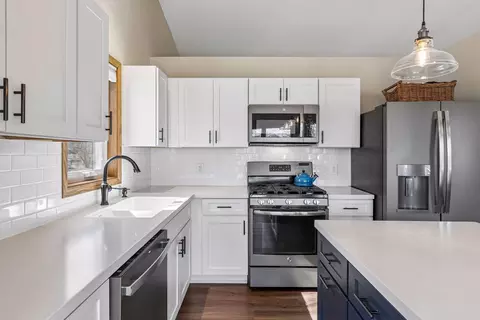 Kitchen - 13964 Dander Ct, Rosemount, MN 55068 photo 6 of 7