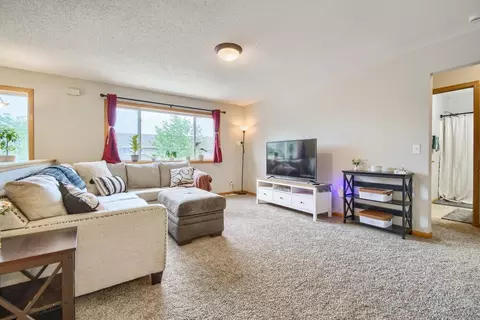 6946 91st St NE, Monticello, MN 55362