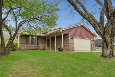 2118 Hale Ave N, Oakdale, MN 55128