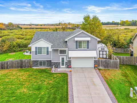 700 Horseshoe Ln, Braham, MN 55006