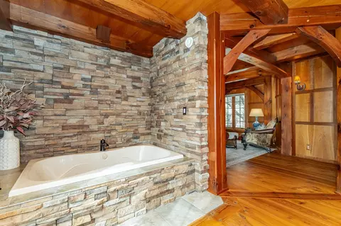 Bath - 13345 25th Ave NW, Oronoco, MN 55960 photo 3 of 10