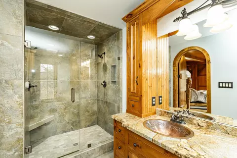 Bath - 13345 25th Ave NW, Oronoco, MN 55960 photo 5 of 10