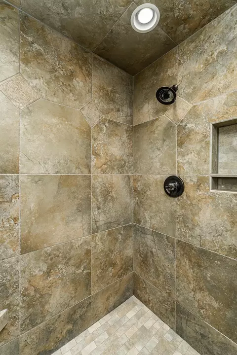 Bath - 13345 25th Ave NW, Oronoco, MN 55960 photo 7 of 10