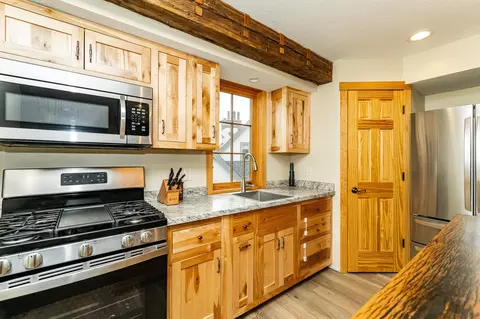 Kitchen - 13345 25th Ave NW, Oronoco, MN 55960 photo 8 of 8